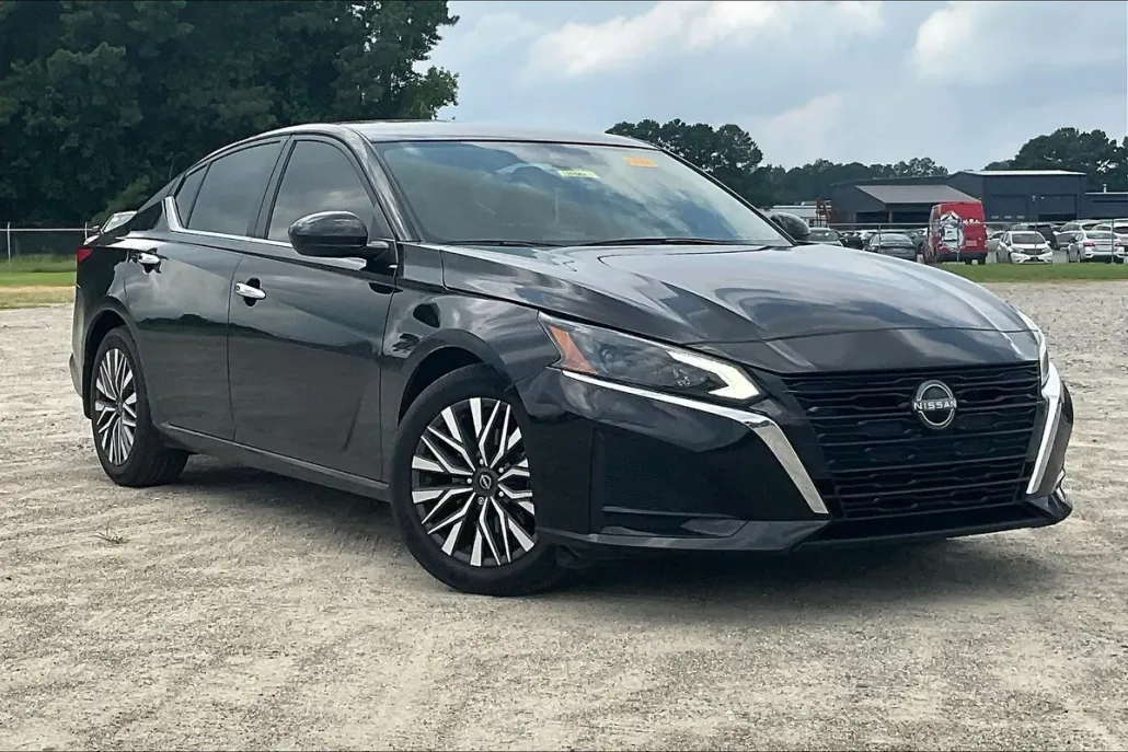 2023 Nissan Altima 2.5 SV photo 1