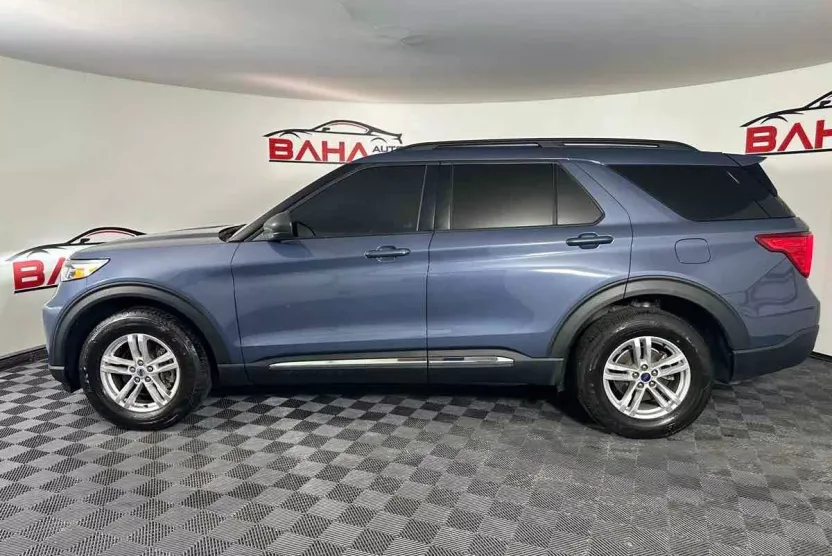 2021 Ford Explorer XLT photo 1