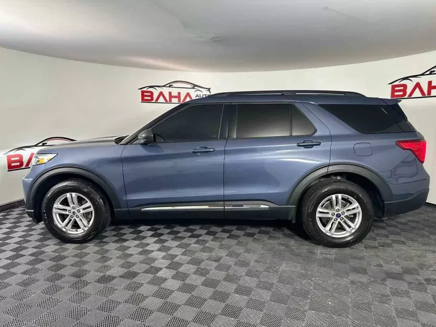 2021 Ford Explorer XLT photo 1