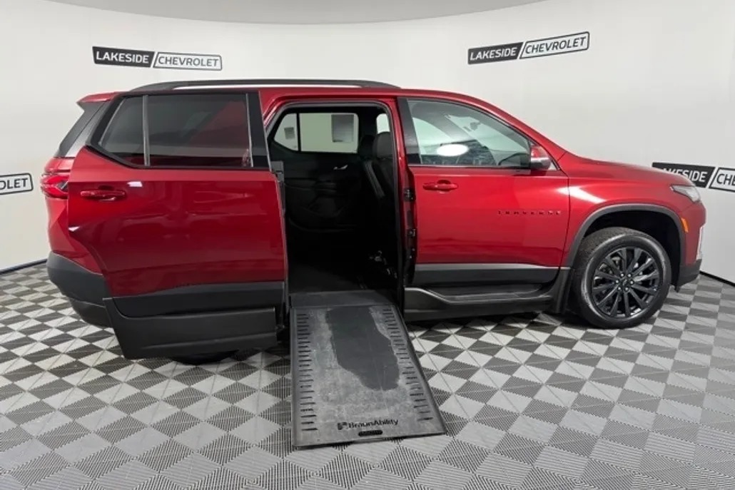 2023 Chevrolet Traverse RS photo 1