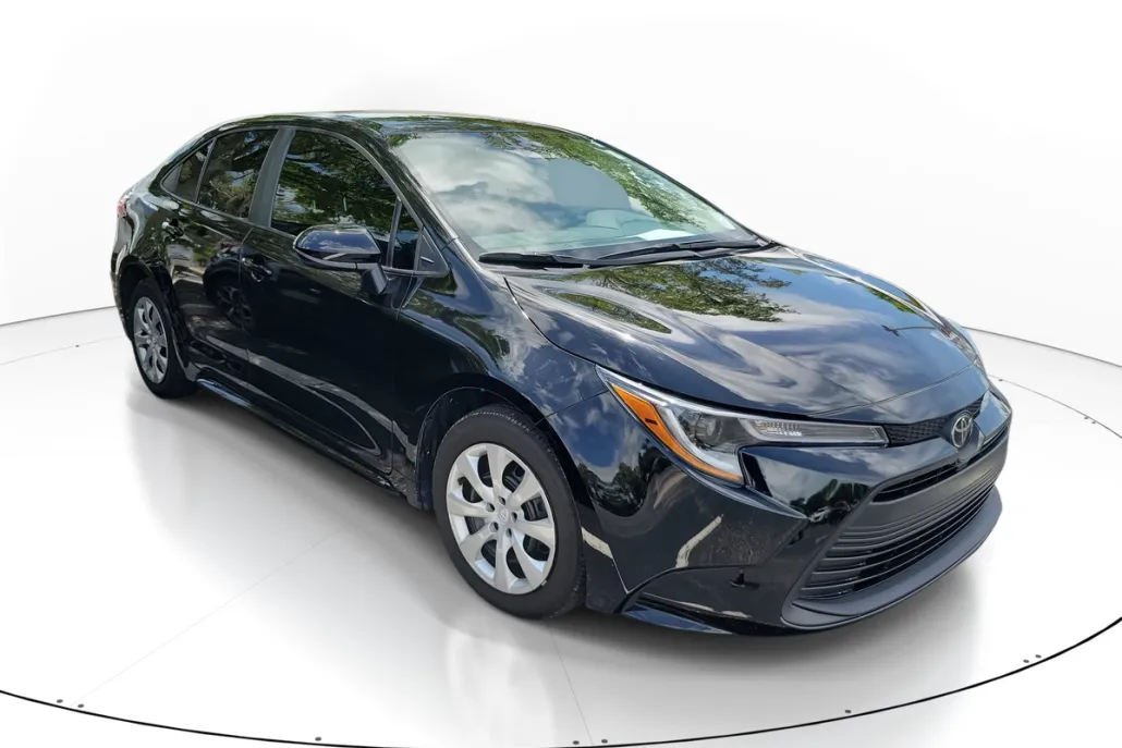 2024 Toyota Corolla LE photo 1
