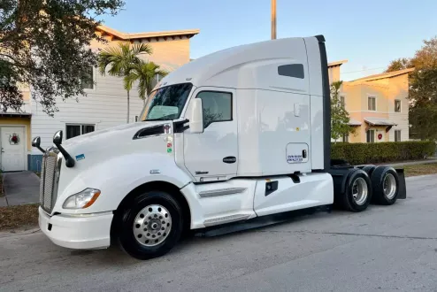 2019 Kenworth T680 photo 2