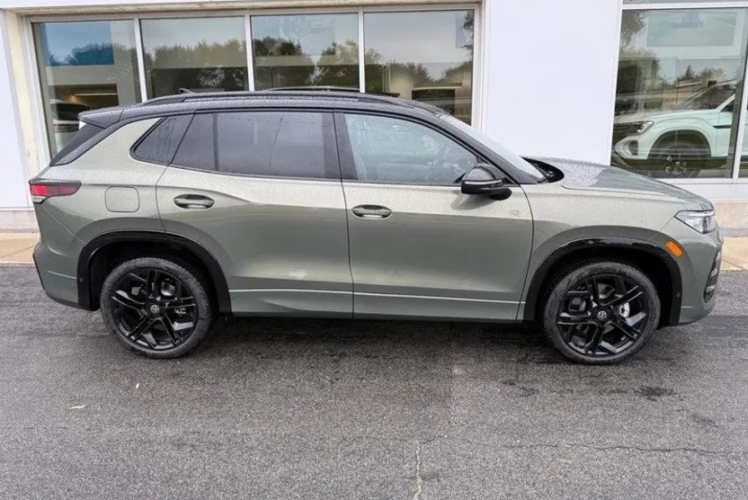 2025 Volkswagen Tiguan SE R-Line Black photo 1