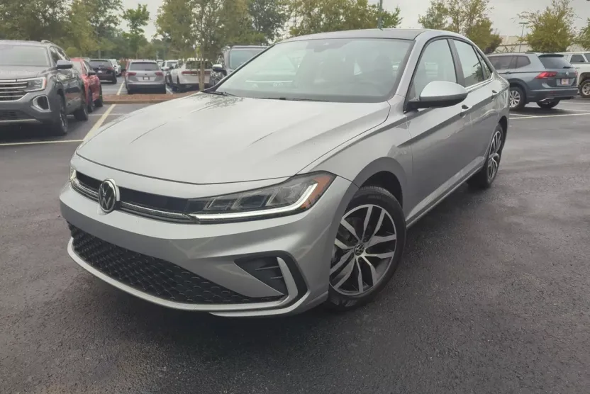2025 Volkswagen Jetta SE photo 1