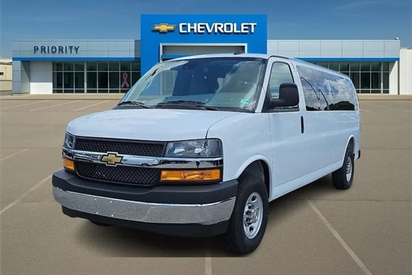 2025 Chevrolet Express Passenger 3500 photo 1