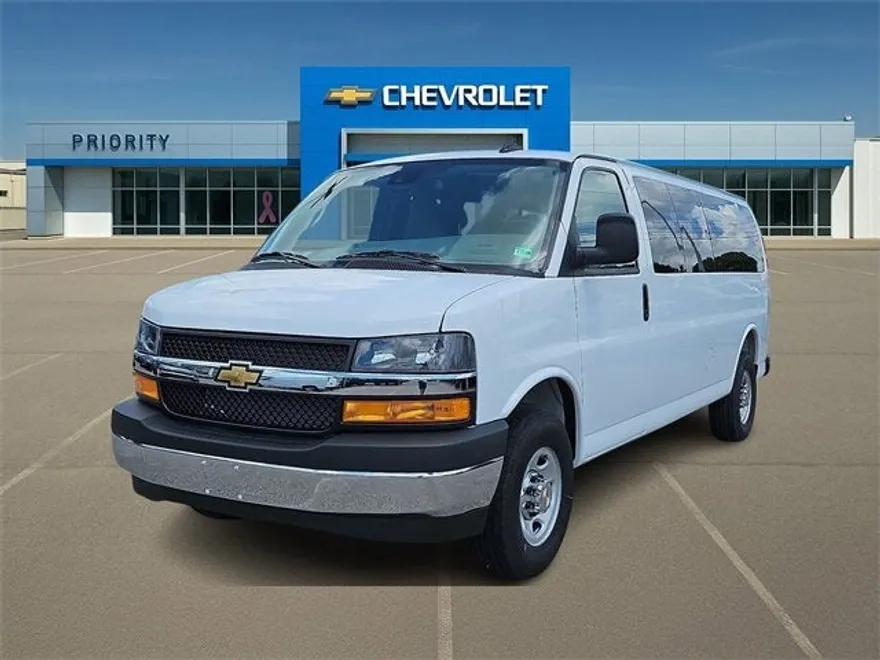 2025 Chevrolet Express Passenger 3500 photo 1