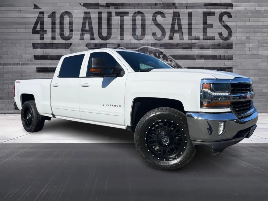 2017 Chevrolet Silverado 1500 LT photo 1