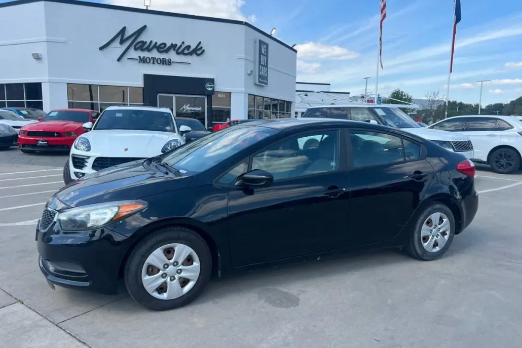2016 Kia Forte LX photo 1