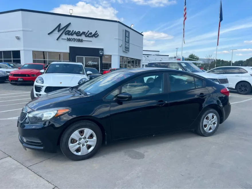 2016 Kia Forte LX photo 1