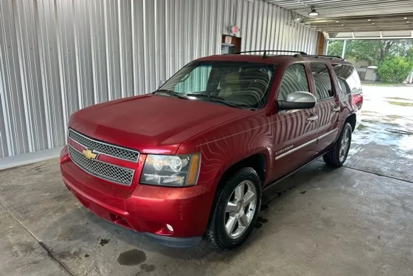 2013 Chevrolet Suburban 1500 LTZ photo 1