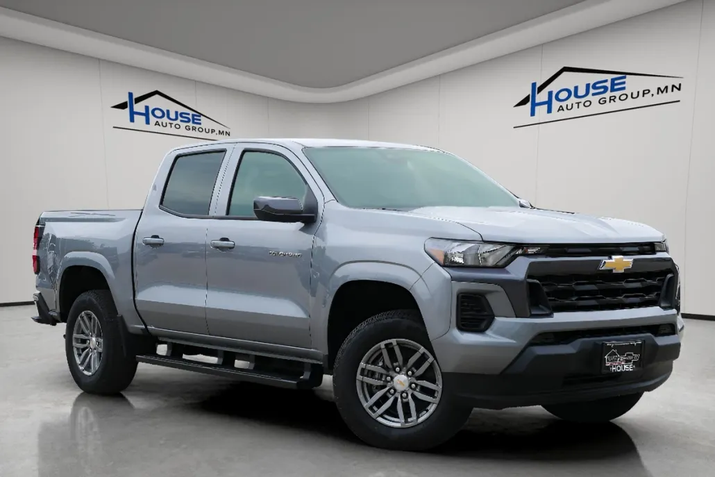 2025 Chevrolet Colorado Work Truck LT photo 1