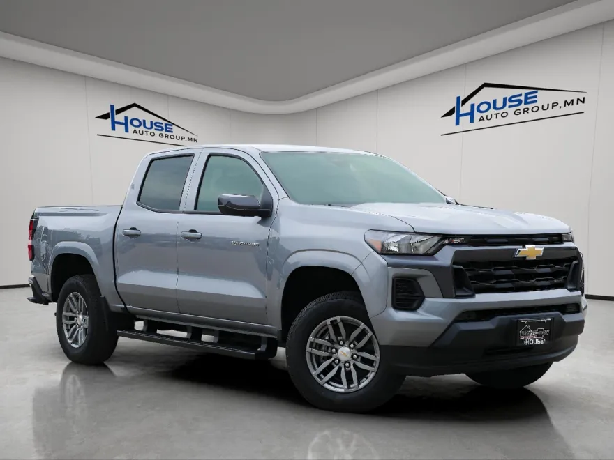 2025 Chevrolet Colorado Work Truck LT photo 1