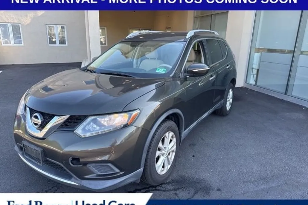 2014 Nissan Rogue SV photo 1