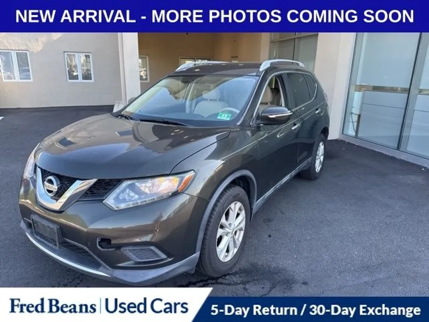 2014 Nissan Rogue SV photo 1