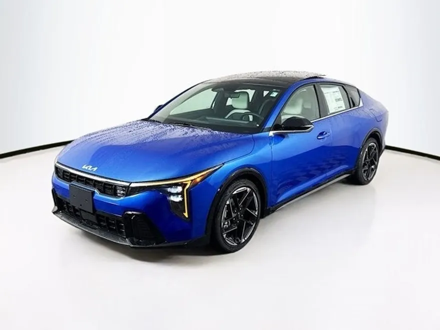 2025 Kia K4 GT-Line photo 1