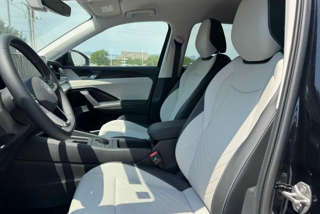 2025 Volkswagen Tiguan SE photo 1