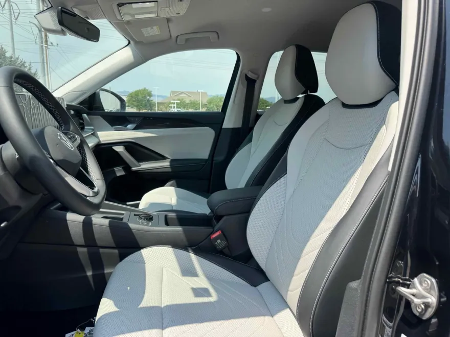 2025 Volkswagen Tiguan SE photo 1