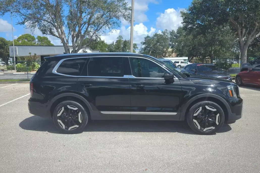 2023 Kia Telluride EX photo 1