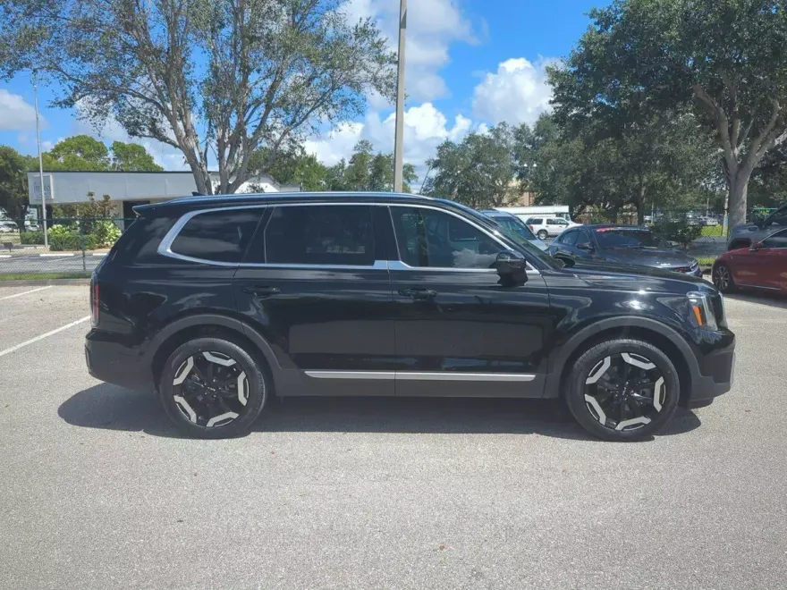 2023 Kia Telluride EX photo 1