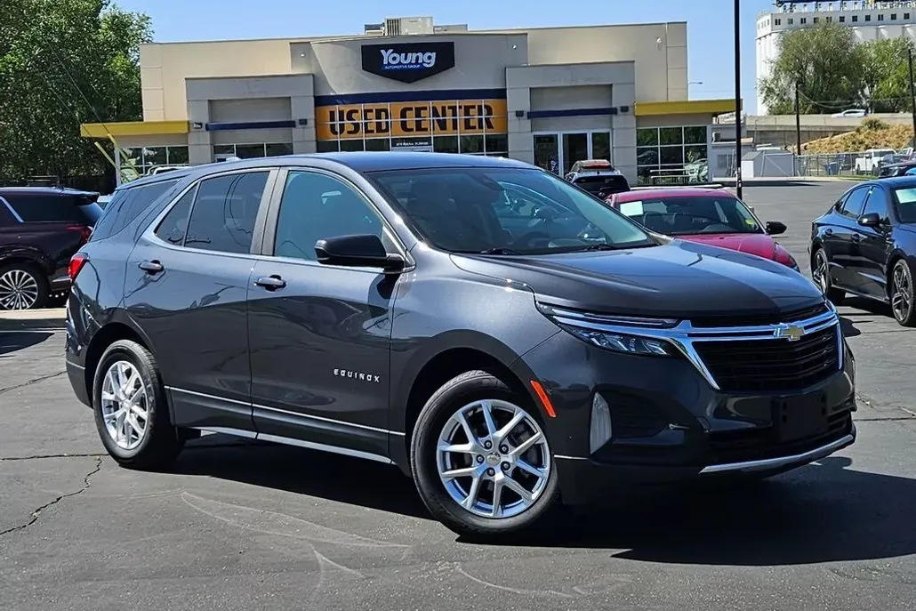2022 Chevrolet Equinox LT photo 1