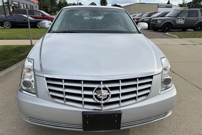 2009 Cadillac DTS Luxury I photo 1