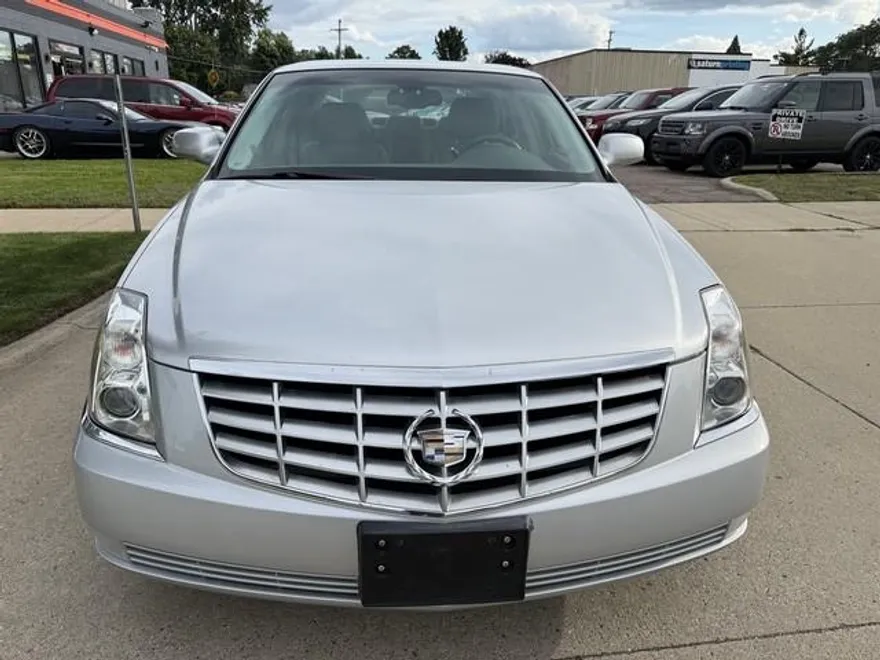 2009 Cadillac DTS Luxury I photo 1