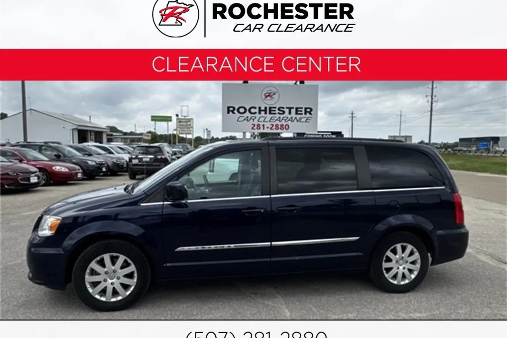 2015 Chrysler Town & Country Touring photo 1