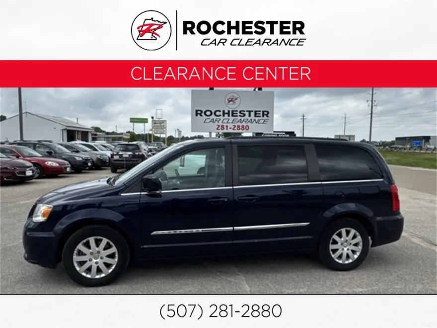 2015 Chrysler Town & Country Touring photo 1