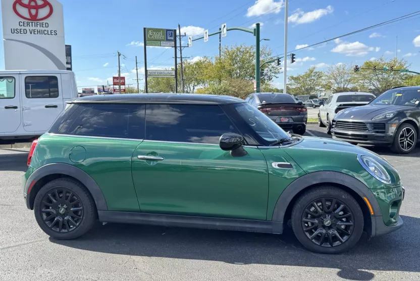 2020 Mini Cooper 2 Door Hardtop Signature photo 1