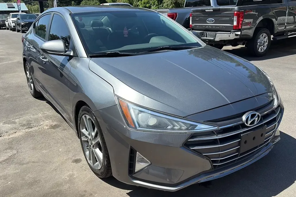 2019 Hyundai Elantra SE photo 1
