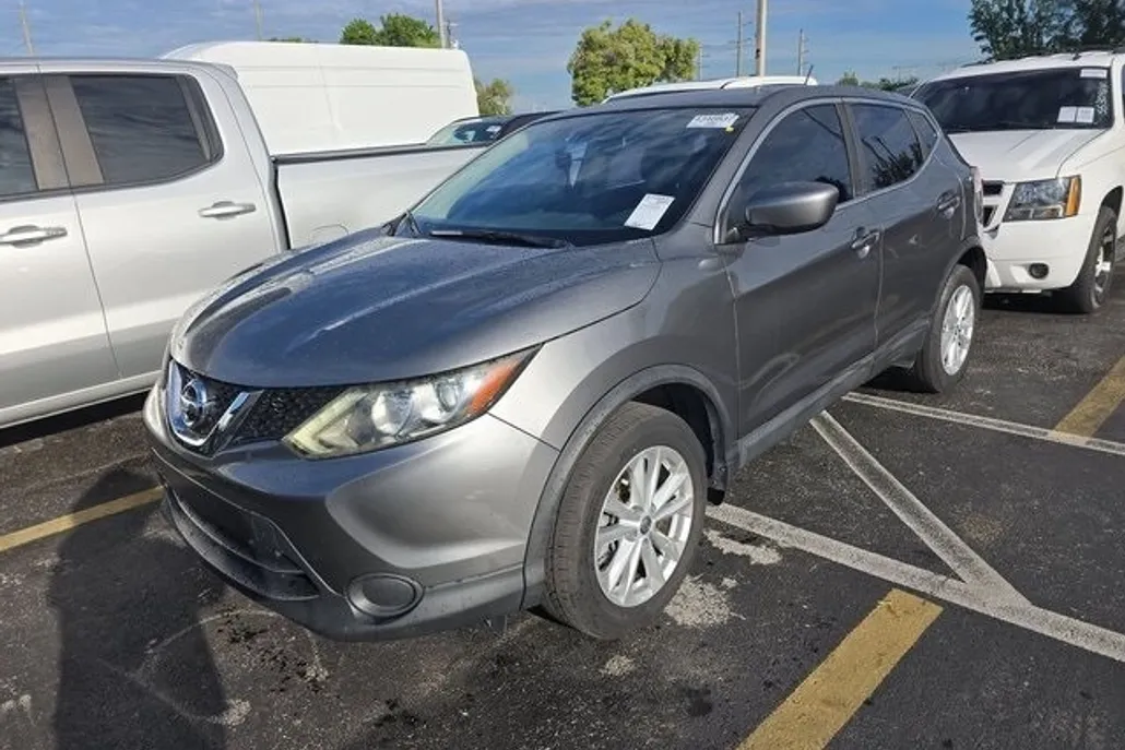 2018 Nissan Rogue Sport S photo 1