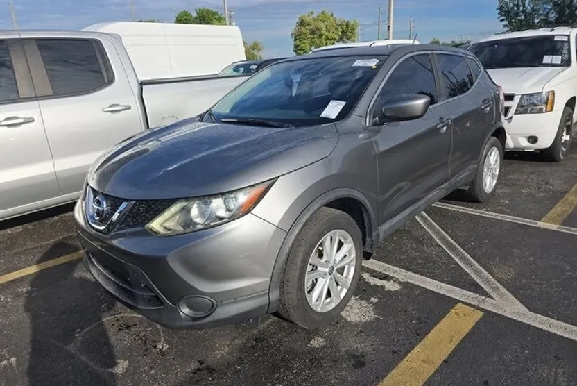 2018 Nissan Rogue Sport S photo 1