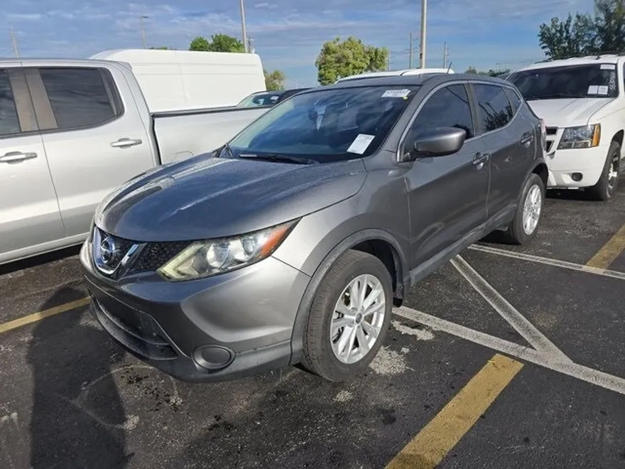 2018 Nissan Rogue Sport S photo 1