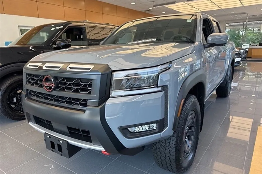 2025 Nissan Frontier PRO-4X photo 1