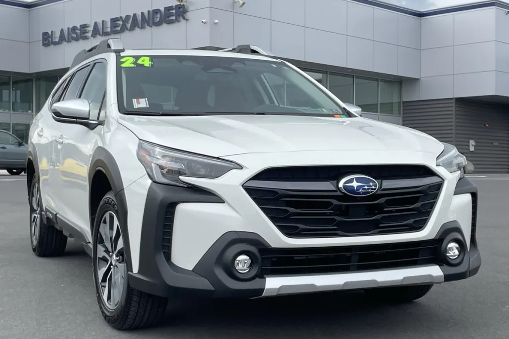 2024 Subaru Outback Touring photo 1
