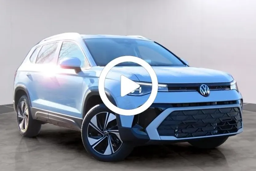 2025 Volkswagen Taos SE photo 1