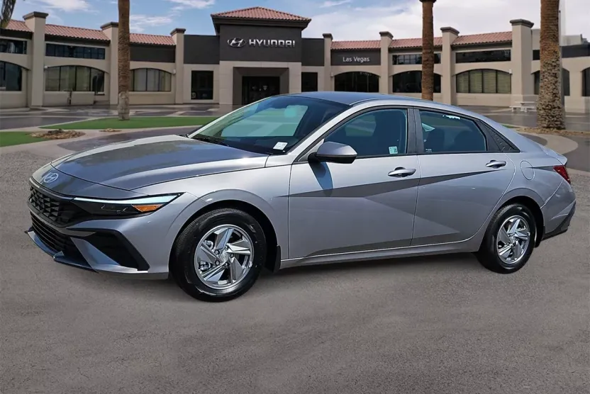 2025 Hyundai Elantra SE photo 1