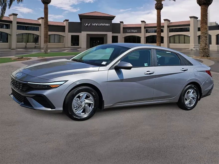 2025 Hyundai Elantra SE photo 1