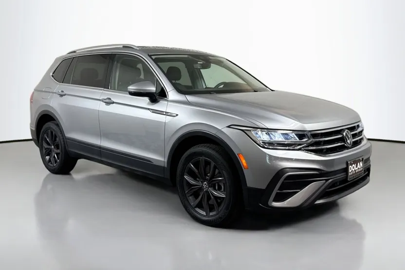 2023 Volkswagen Tiguan SE photo 1