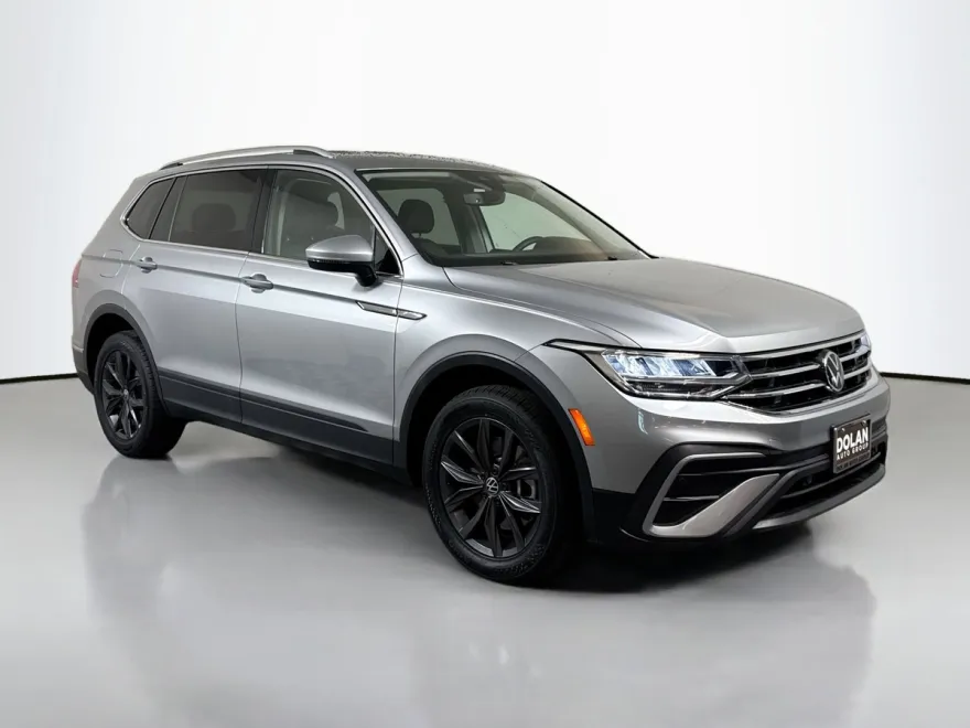 2023 Volkswagen Tiguan SE photo 1