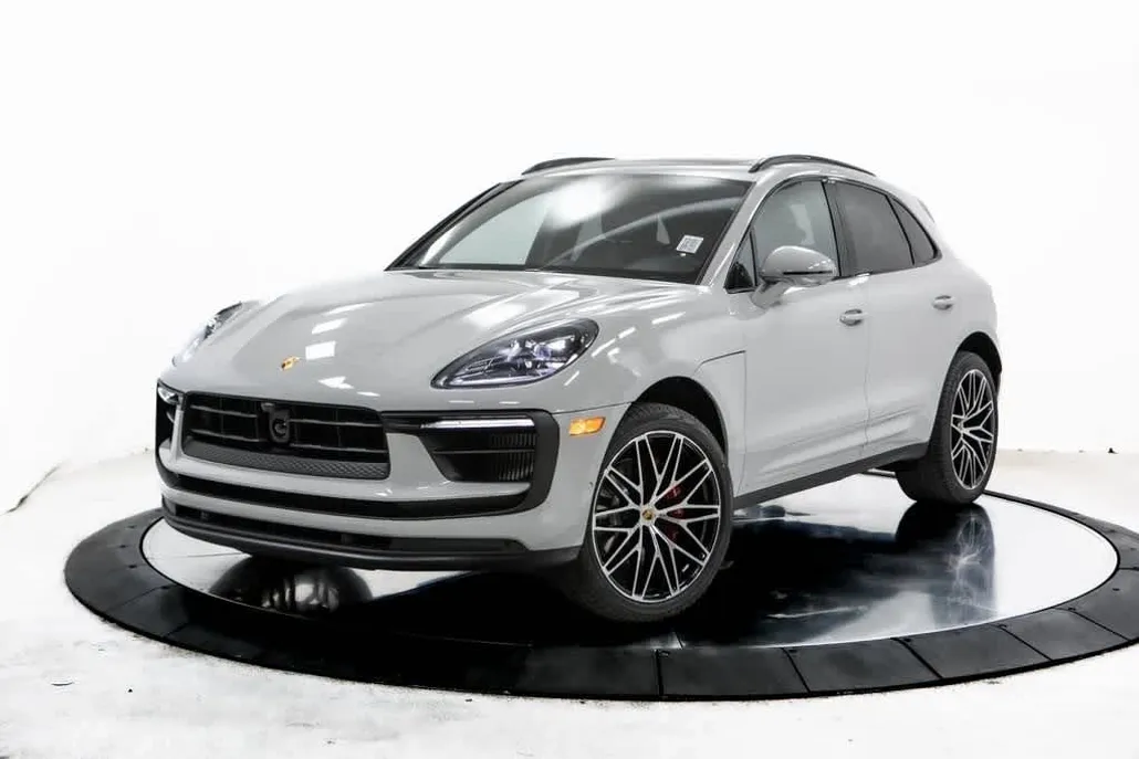 2025 Porsche Macan S photo 1