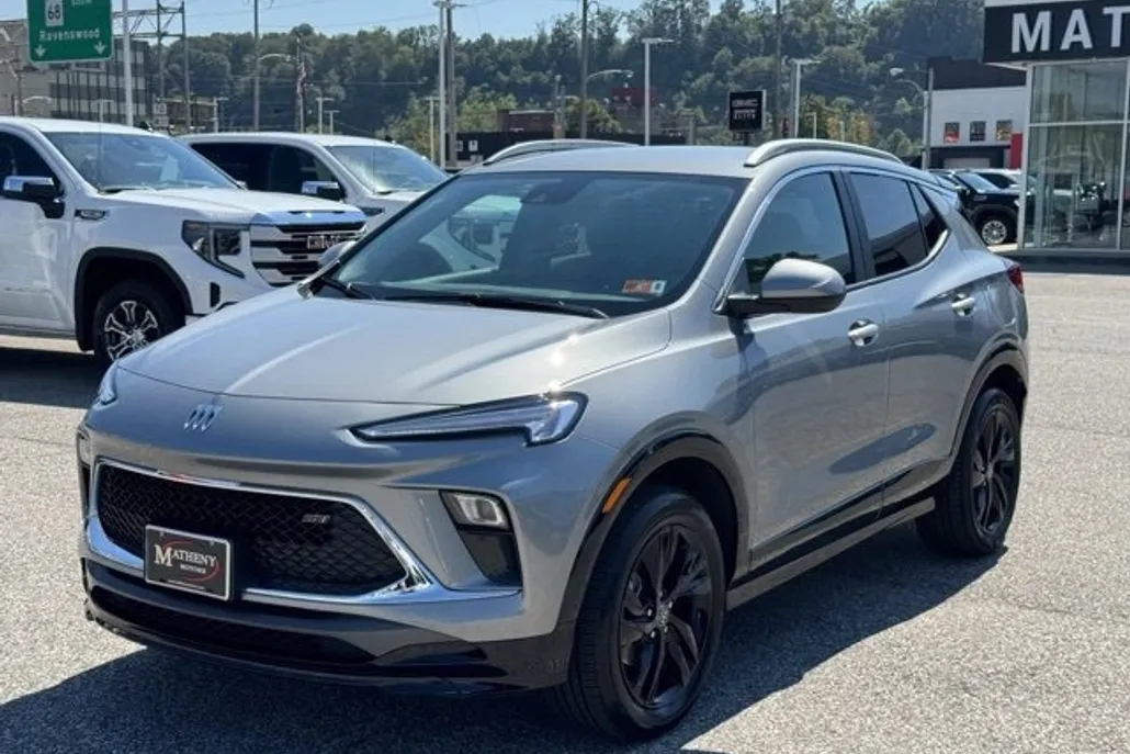 2024 Buick Encore GX Sport Touring photo 1