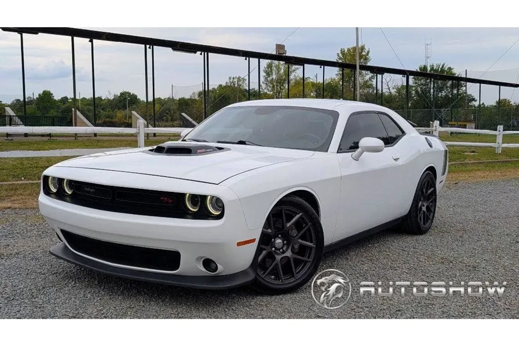 2016 Dodge Challenger 392 Scat Pack Shaker photo 1