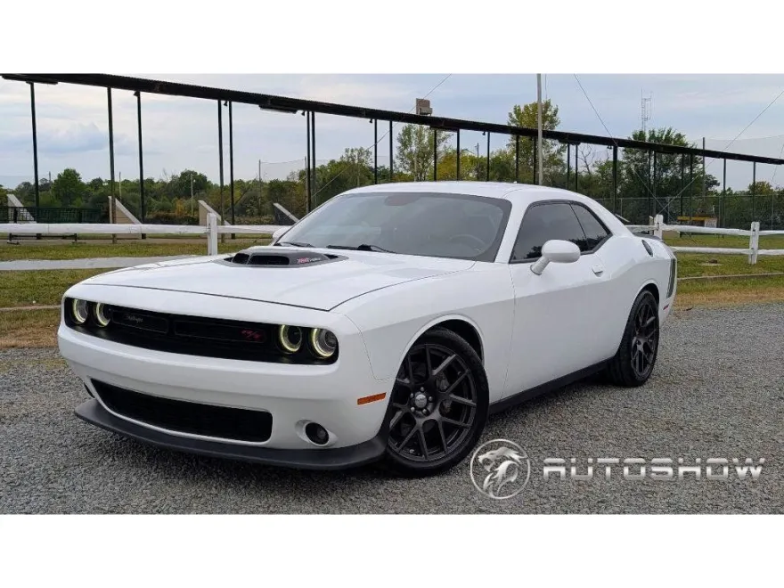 2016 Dodge Challenger 392 Scat Pack Shaker photo 1