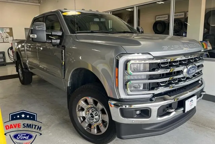 2023 Ford F-250 Lariat photo 1