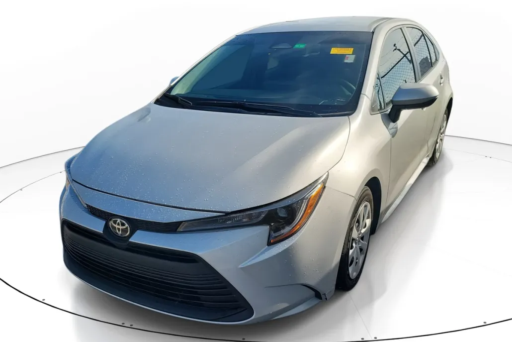 2024 Toyota Corolla LE photo 1