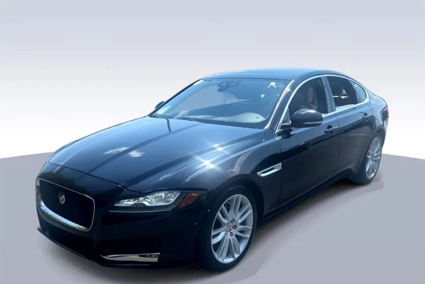 2016 Jaguar XF Prestige photo 1