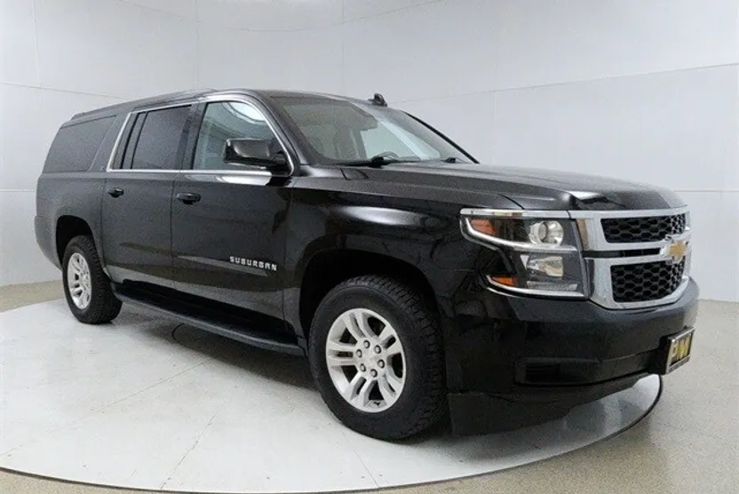 2019 Chevrolet Suburban LT photo 1