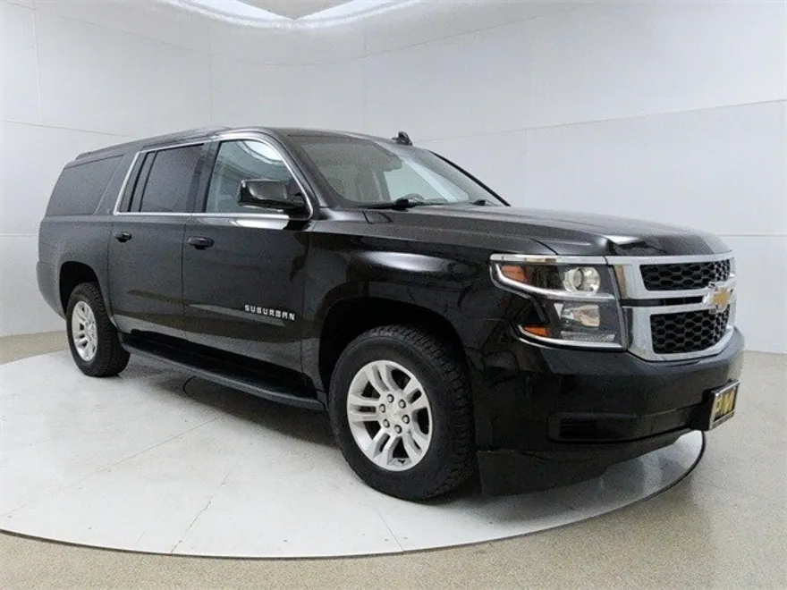 2019 Chevrolet Suburban LT photo 1