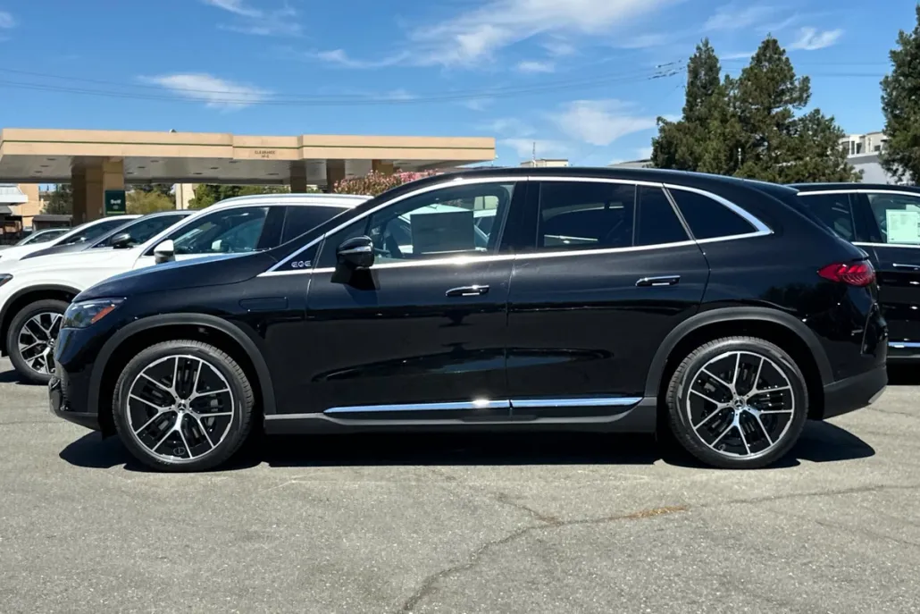 2025 Mercedes Benz 350 4MATIC photo 1